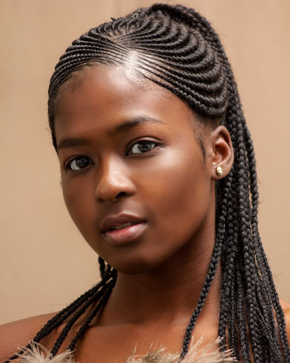 Woman wearing Fulani braids with cornrows at the front